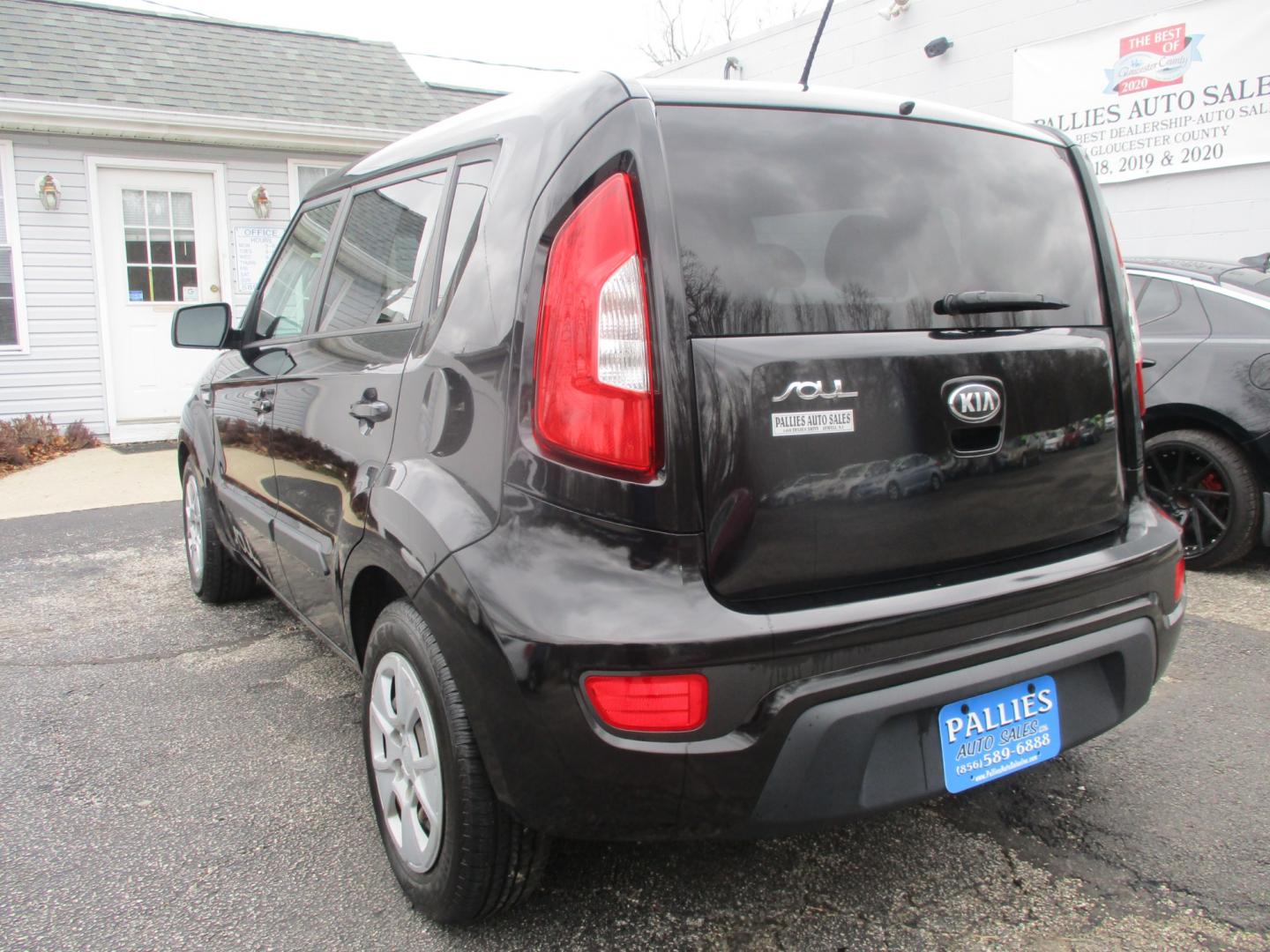 2013 BLACK Kia Soul Base (KNDJT2A57D7) with an 1.6L L4 DOHC 16V engine, 5-Speed Manual transmission, located at 540a Delsea Drive, Sewell, NJ, 08080, (856) 589-6888, 39.752560, -75.111206 - Photo#4